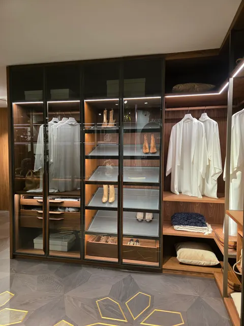 Гардеробная мечты: как превратить прихожую в рай для ваших вещей