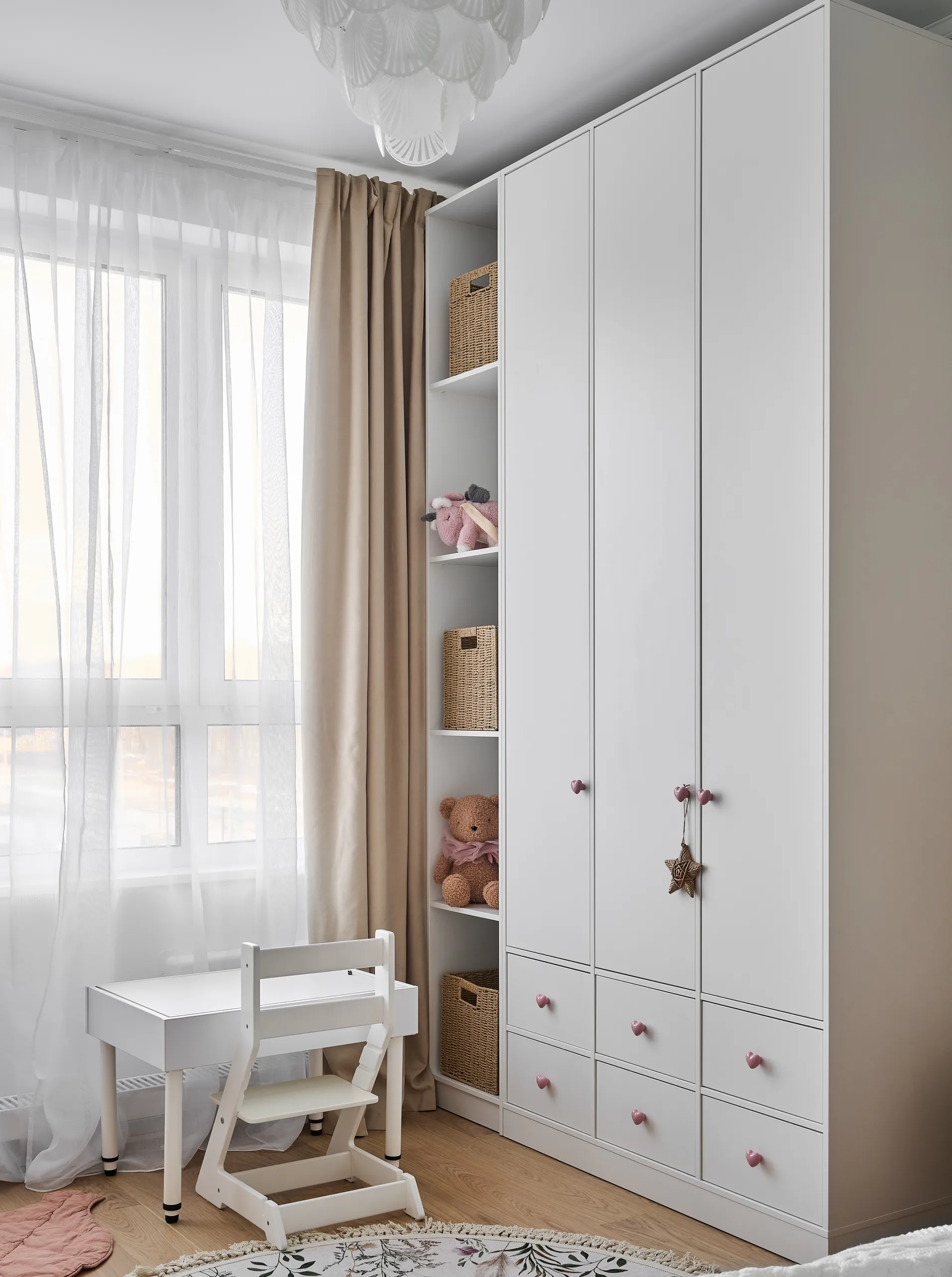 Шкаф в детскую 